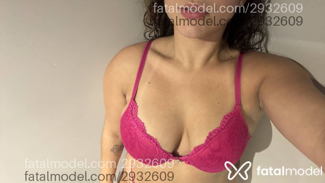 Acompanhante mulher com cabelo castanho de olhos castanhos - Jade Muniz