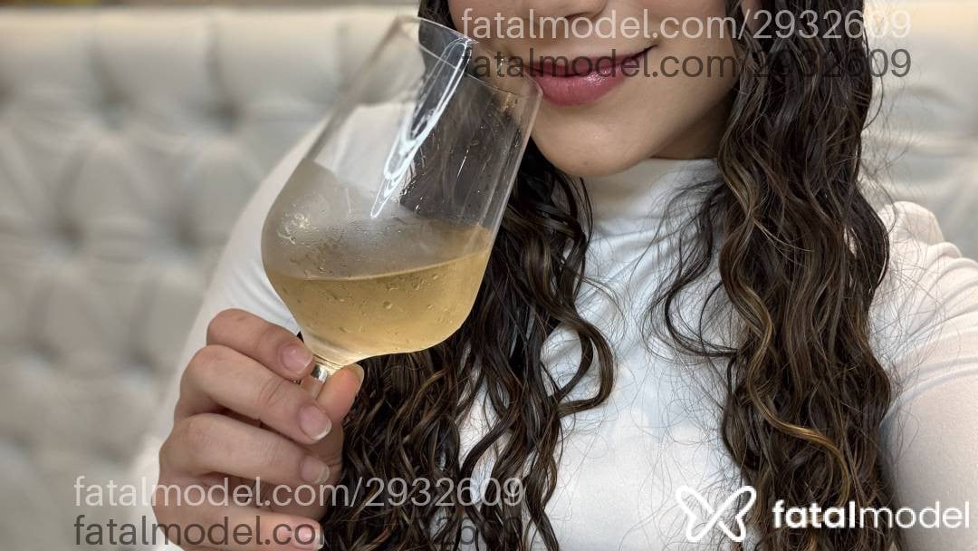 Acompanhante mulher com cabelo castanho de olhos castanhos - Jade Muniz