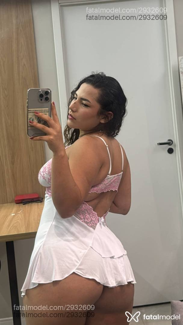 Acompanhante mulher com cabelo castanho de olhos castanhos - Jade Muniz