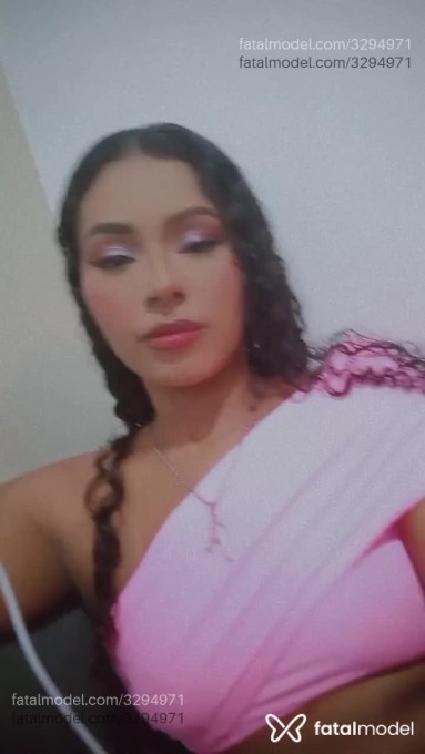 Acompanhante mulher morena (o) de olhos pretos - Zahir