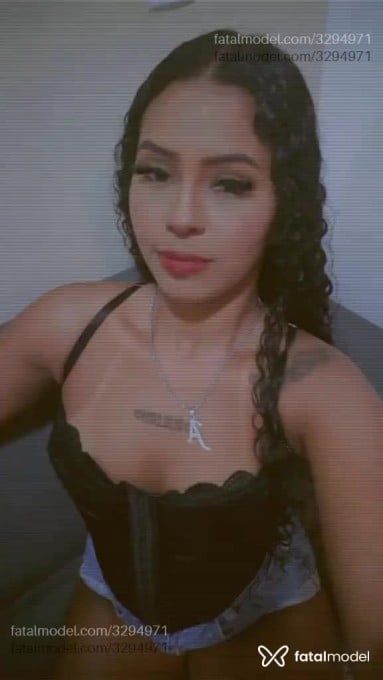 Acompanhante mulher morena (o) de olhos pretos - Zahir