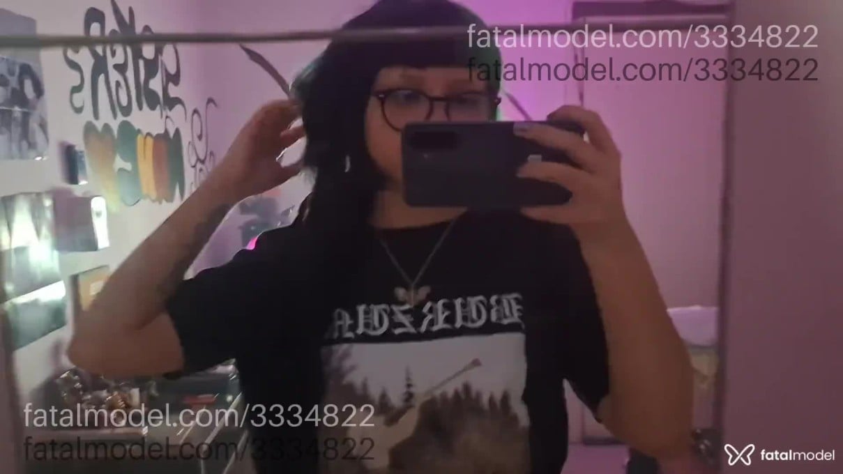 Acompanhante mulher com cabelo colorido de olhos castanhos em Virtual Acompanhante mulher com cabelo colorido de olhos castanhos em Virtual - Slova