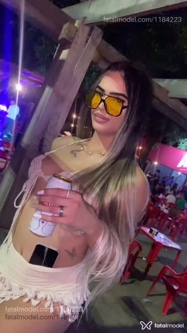 Acompanhante mulher trans morena (o) de olhos castanhos em Patos de Minas Acompanhante mulher trans morena (o) de olhos castanhos em Patos de Minas - Condessa