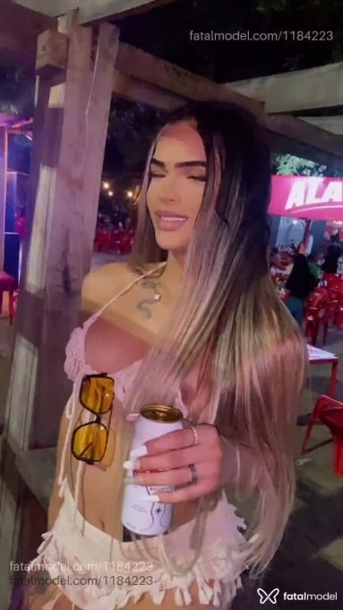 Acompanhante mulher trans morena (o) de olhos castanhos em Patos de Minas Acompanhante mulher trans morena (o) de olhos castanhos em Patos de Minas - Condessa