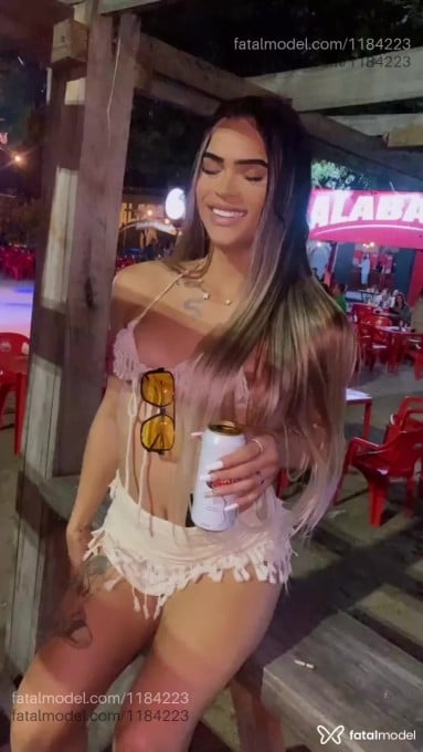 Acompanhante mulher trans morena (o) de olhos castanhos em Patos de Minas Acompanhante mulher trans morena (o) de olhos castanhos em Patos de Minas - Condessa