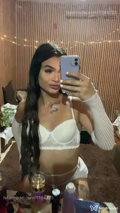 Acompanhante mulher trans morena (o) de olhos castanhos em Patos de Minas Acompanhante mulher trans morena (o) de olhos castanhos em Patos de Minas - Condessa