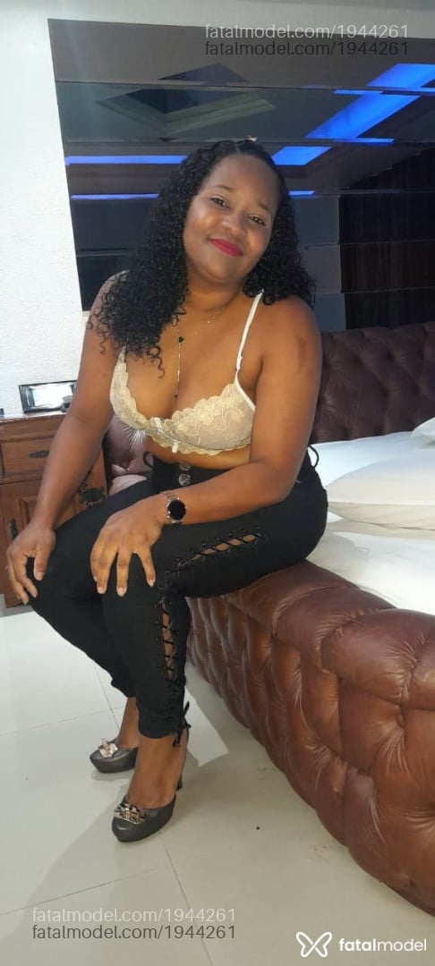 Acompanhante mulher morena (o) de olhos castanhos em Itajaí - Morena