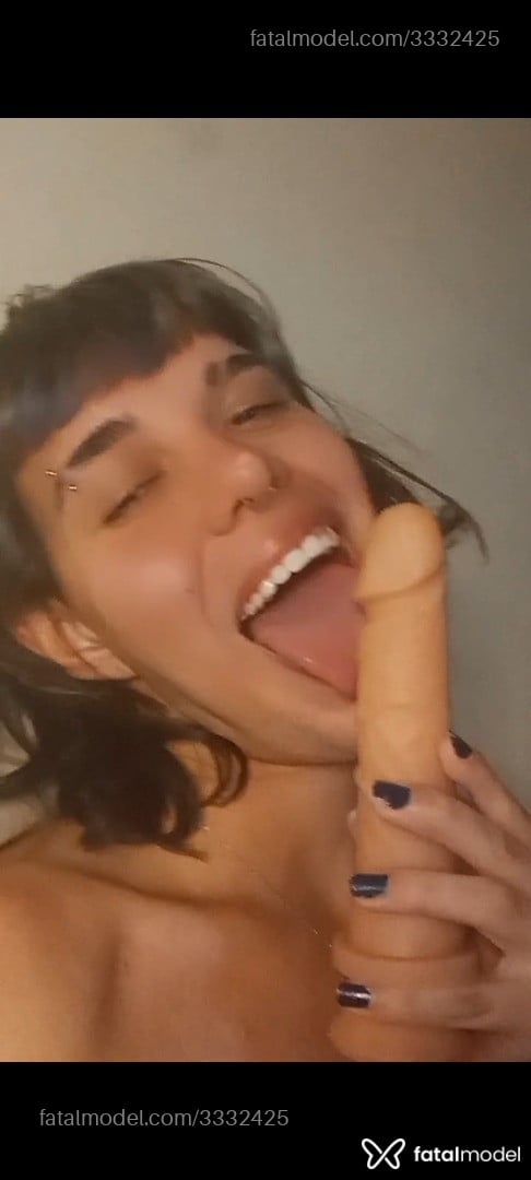 Acompanhante mulher trans morena (o) de olhos castanhos - Izzhy Vict