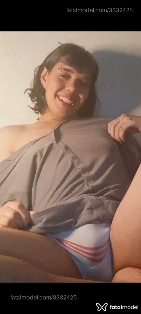 Acompanhante mulher trans morena (o) de olhos castanhos - Izzhy Vict