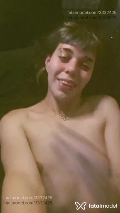Acompanhante mulher trans morena (o) de olhos castanhos - Izzhy Vict