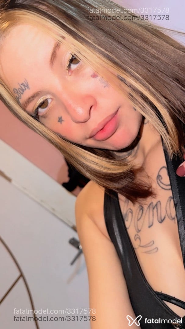 Acompanhante mulher com cabelo castanho de olhos verdes em Manaus - Lavínia