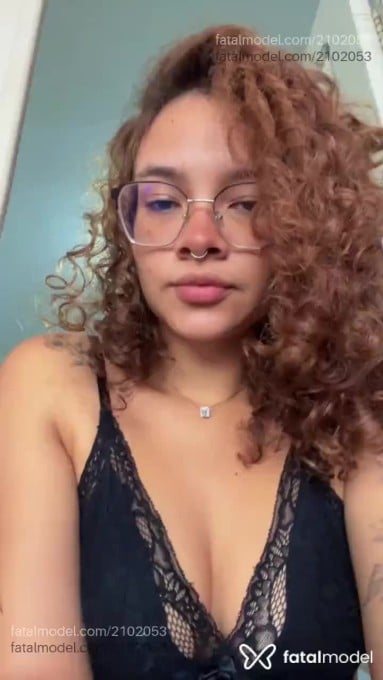 Acompanhante mulher com cabelo castanho de olhos castanhos em Virtual - Melissinha