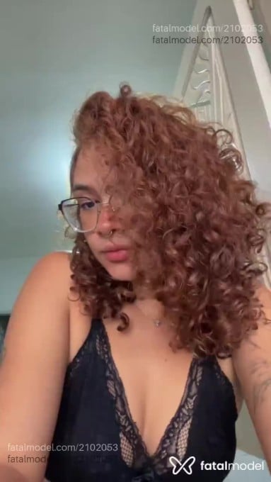 Acompanhante mulher com cabelo castanho de olhos castanhos em Virtual Acompanhante mulher com cabelo castanho de olhos castanhos em Virtual - Melissinha