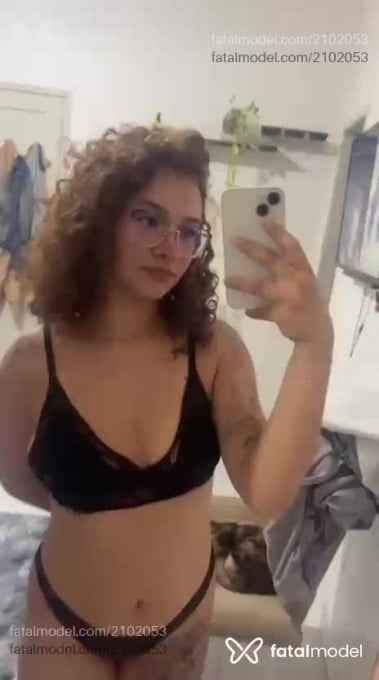 Acompanhante mulher com cabelo castanho de olhos castanhos em Virtual Acompanhante mulher com cabelo castanho de olhos castanhos em Virtual - Melissinha