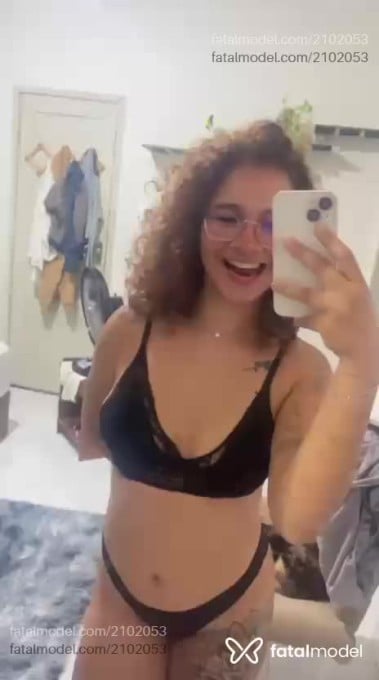 Acompanhante mulher com cabelo castanho de olhos castanhos em Virtual Acompanhante mulher com cabelo castanho de olhos castanhos em Virtual - Melissinha