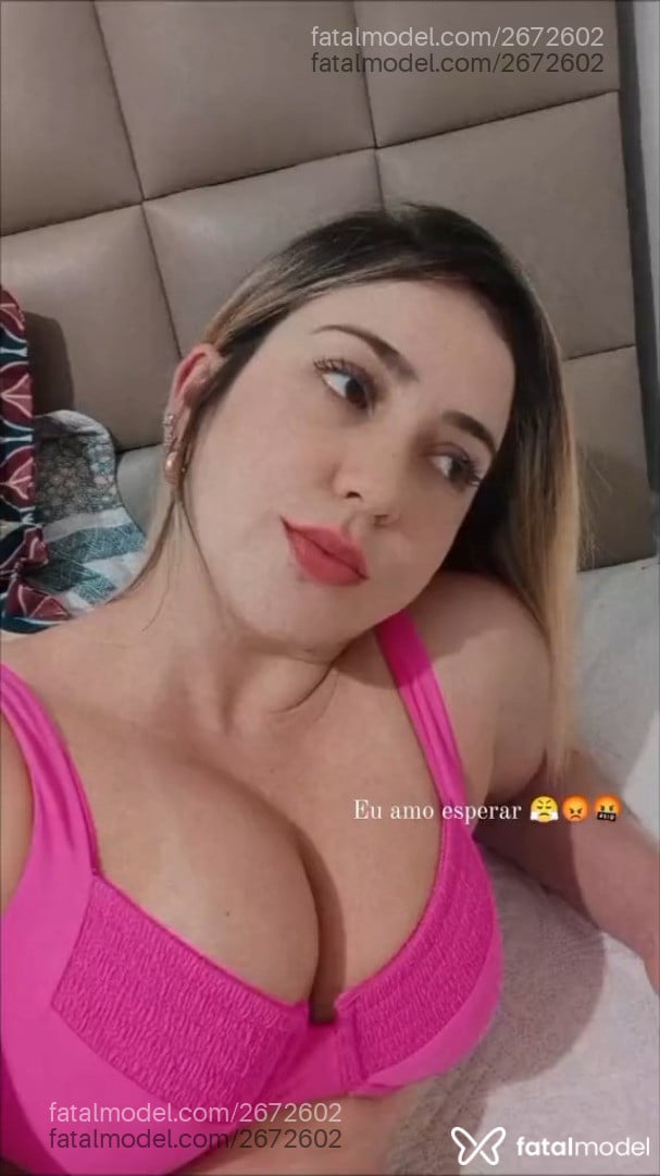 Acompanhante mulher com cabelo castanho de olhos mel em Virtual - Heloísa