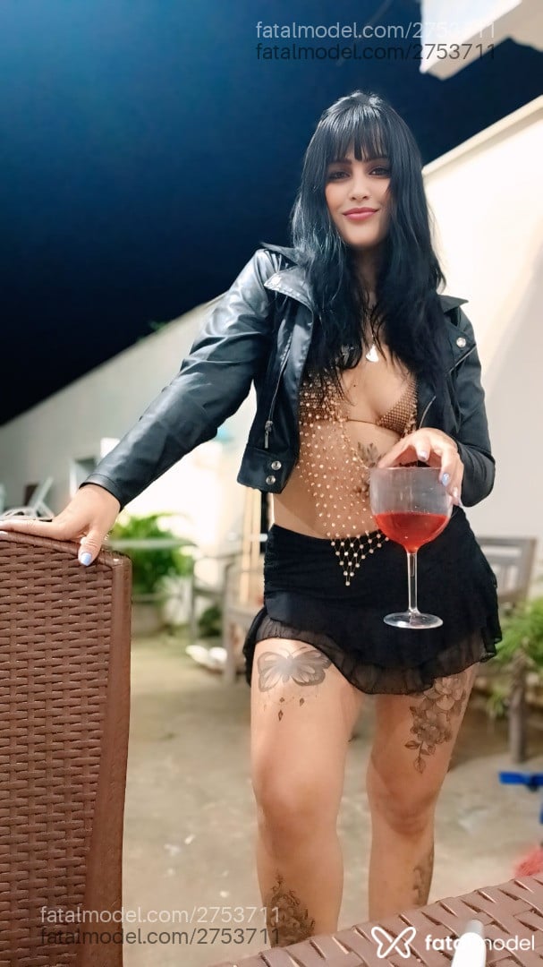 Acompanhante mulher com cabelo castanho de olhos castanhos em Armação dos Búzios - Mirella