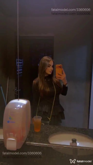 Acompanhante mulher com cabelo castanho de olhos castanhos em Curitiba - Ninaa