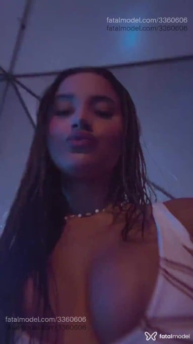 Acompanhante mulher com cabelo castanho de olhos castanhos em Curitiba - Ninaa