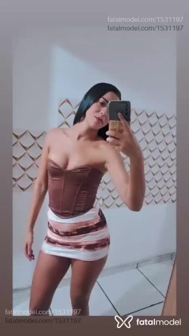 Acompanhante mulher com cabelo castanho de olhos castanhos - Agatha Morais