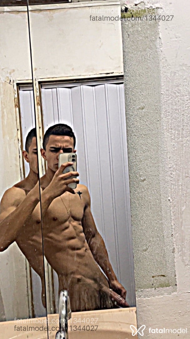 Acompanhante homem morena (o) de olhos castanhos em Novo Hamburgo - Gabriel