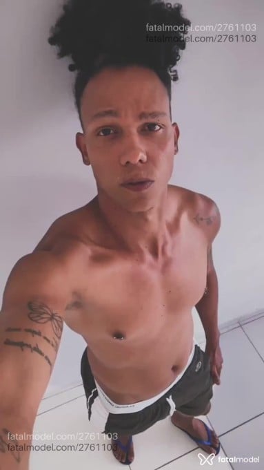 Acompanhante homem morena (o) de olhos pretos - Akyno Acompanhante homem morena (o) de olhos pretos - Akyno