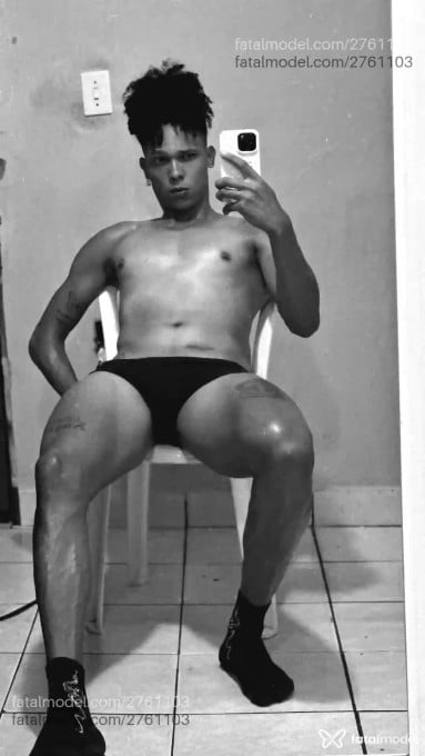 Acompanhante homem morena (o) de olhos pretos - Akyno Acompanhante homem morena (o) de olhos pretos - Akyno