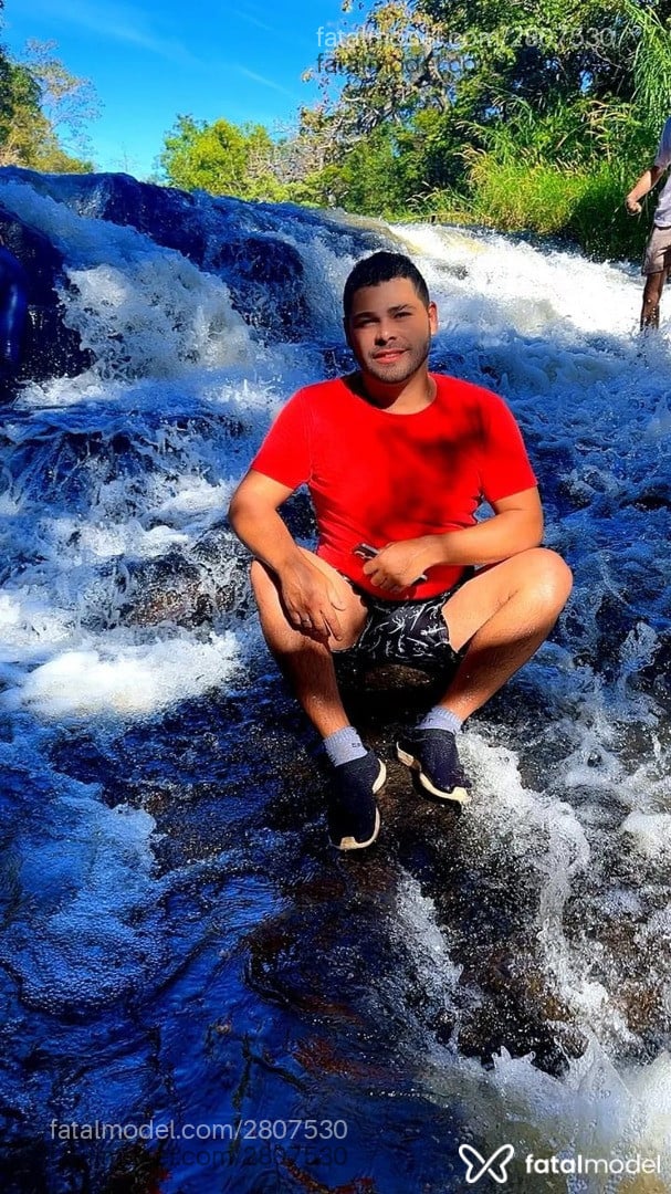 Acompanhante homem com cabelo castanho de olhos verdes em Dourados - Freitas