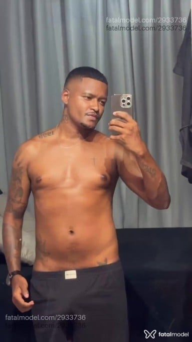 Acompanhante homem morena (o) de olhos pretos - Jotta
