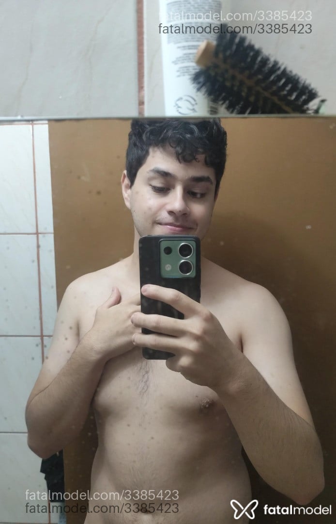 Acompanhante homem com cabelo castanho de olhos castanhos em Virtual - Corcel