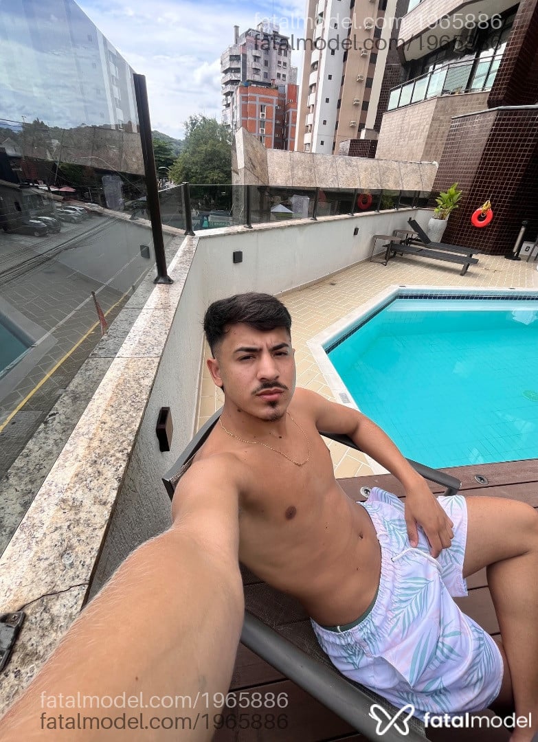 Acompanhante homem morena (o) de olhos cinza em Curitiba - Lucas