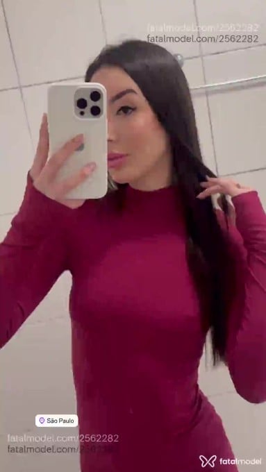 Acompanhante mulher com cabelo castanho de olhos castanhos em São Paulo Acompanhante mulher com cabelo castanho de olhos castanhos em São Paulo - Valentina Cartier