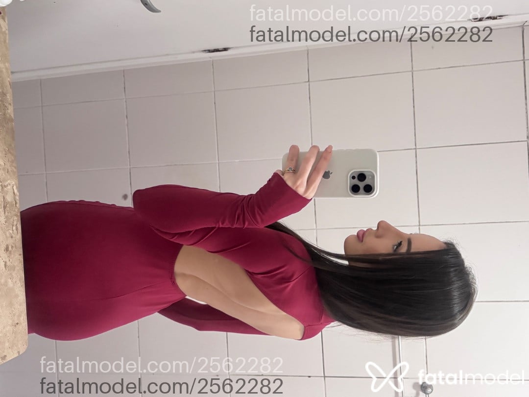 Acompanhante mulher com cabelo castanho de olhos castanhos em São Paulo Acompanhante mulher com cabelo castanho de olhos castanhos em São Paulo - Valentina Cartier