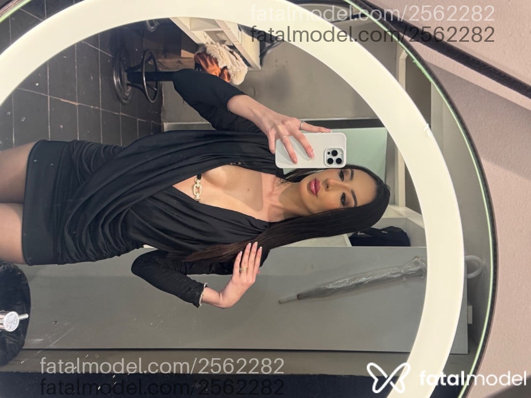 Acompanhante mulher com cabelo castanho de olhos castanhos em São Paulo Acompanhante mulher com cabelo castanho de olhos castanhos em São Paulo - Valentina Cartier