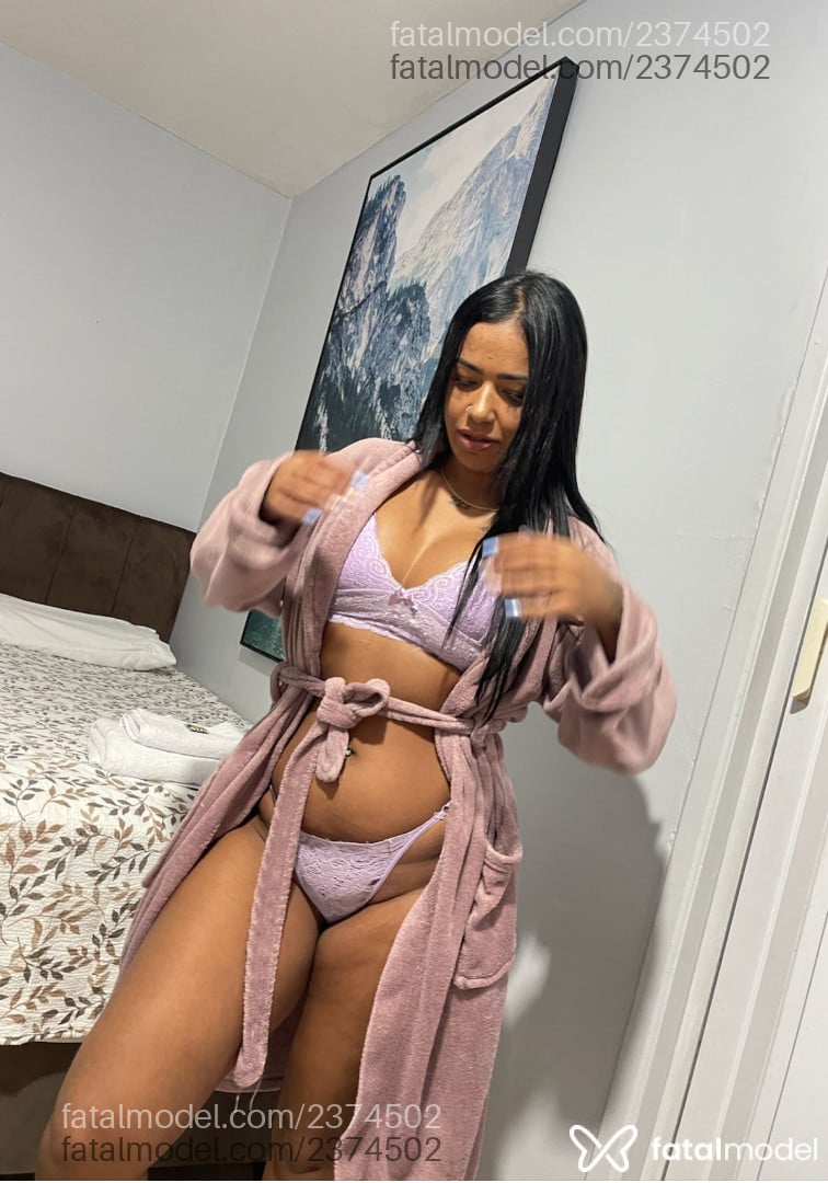 Acompanhante mulher morena (o) de olhos pretos em Virtual Acompanhante mulher morena (o) de olhos pretos em Virtual - Bruna Lins