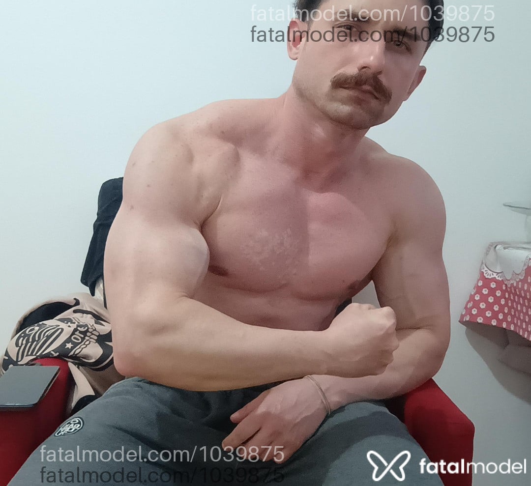 Acompanhante homem morena (o) de olhos verdes em Virtual Acompanhante homem morena (o) de olhos verdes em Virtual - Saymon