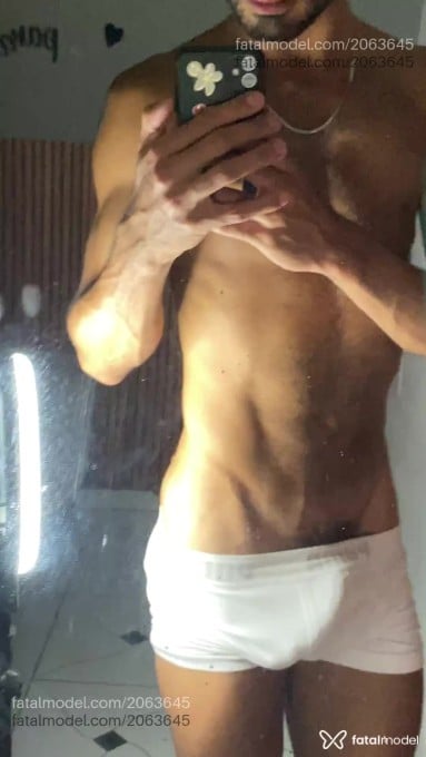 Acompanhante homem morena (o) de olhos pretos em Virtual - Estevan