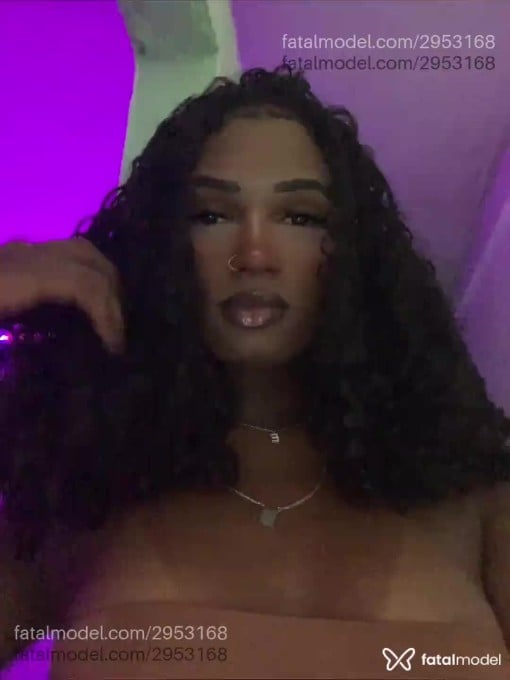 Acompanhante mulher trans morena (o) de olhos castanhos - Eduarda Acompanhante mulher trans morena (o) de olhos castanhos - Eduarda