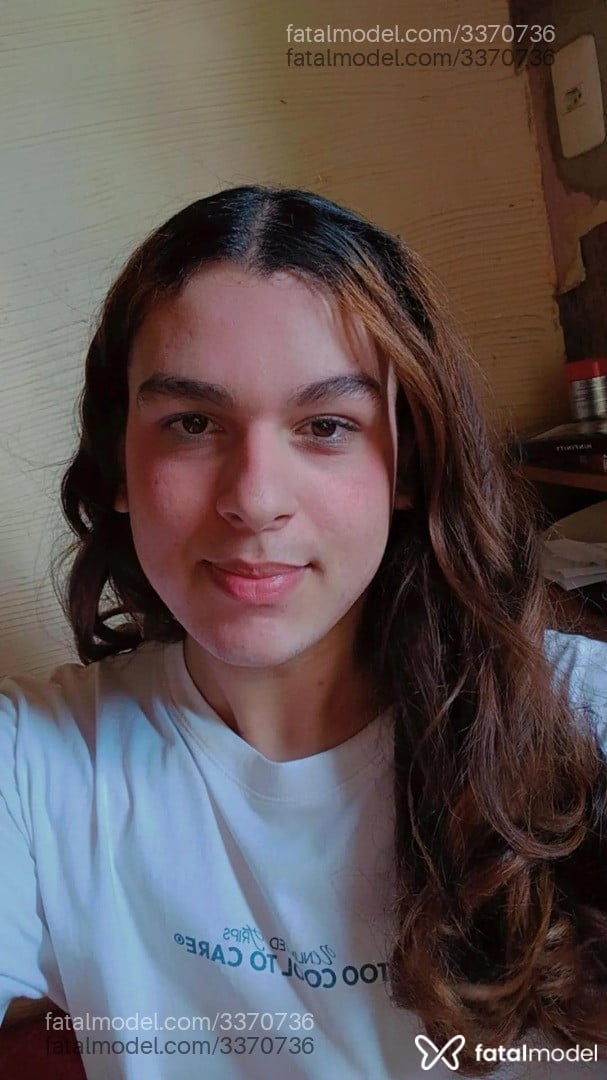 Acompanhante homem com cabelo castanho de olhos castanhos - Arthur