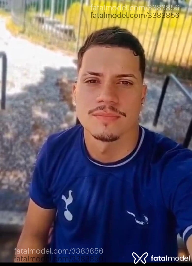Acompanhante homem morena (o) de olhos castanhos em Guarujá Acompanhante homem morena (o) de olhos castanhos em Guarujá - David