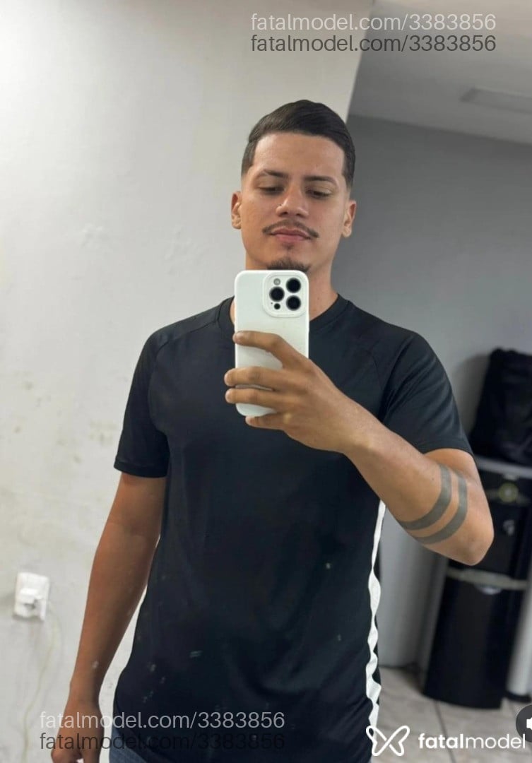 Acompanhante homem morena (o) de olhos castanhos em Guarujá Acompanhante homem morena (o) de olhos castanhos em Guarujá - David