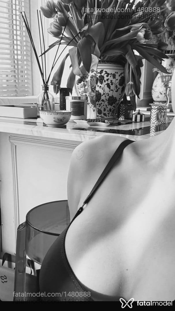 Acompanhante mulher morena (o) de olhos pretos - Lara Acompanhante mulher morena (o) de olhos pretos - Lara