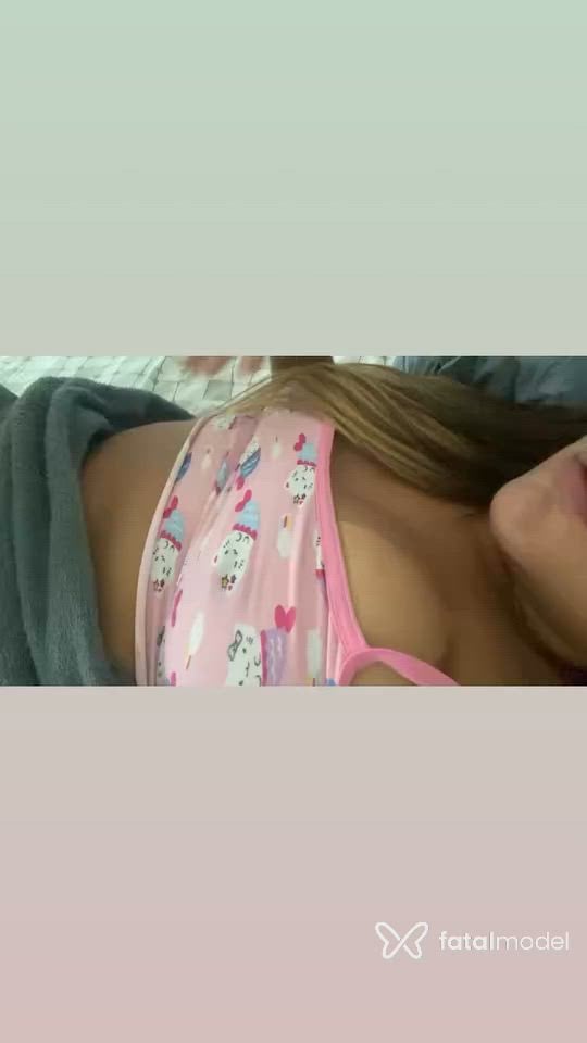 Acompanhante mulher loira (o) de olhos castanhos - Mayana