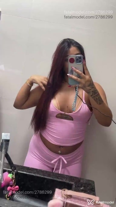 Acompanhante mulher ruiva (o) de olhos castanhos - Lara Monteiro