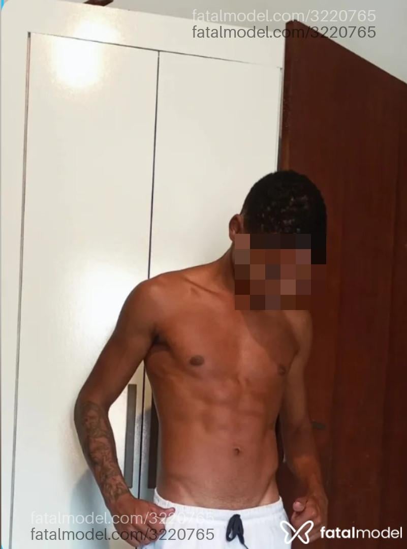 Acompanhante homem com cabelo grisalho de olhos castanhos em Volta Redonda - Diego Silva