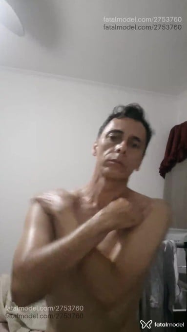 Acompanhante homem com cabelo castanho de olhos mel - Giovanni Acompanhante homem com cabelo castanho de olhos mel - Giovanni