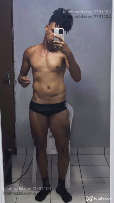 Acompanhante homem morena (o) de olhos pretos - Akyno Acompanhante homem morena (o) de olhos pretos - Akyno