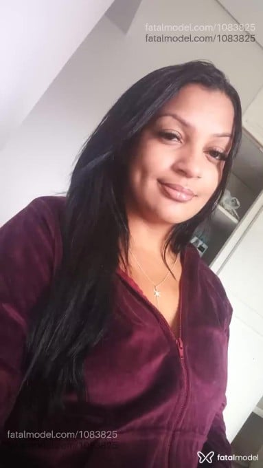 Acompanhante mulher morena (o) de olhos castanhos - Poly