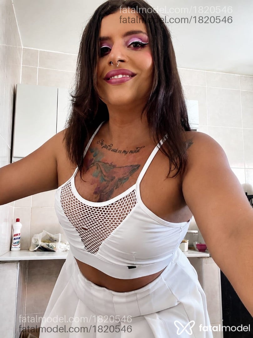 Acompanhante mulher trans com cabelo castanho de olhos mel em Fortaleza - Nicole Barbosa