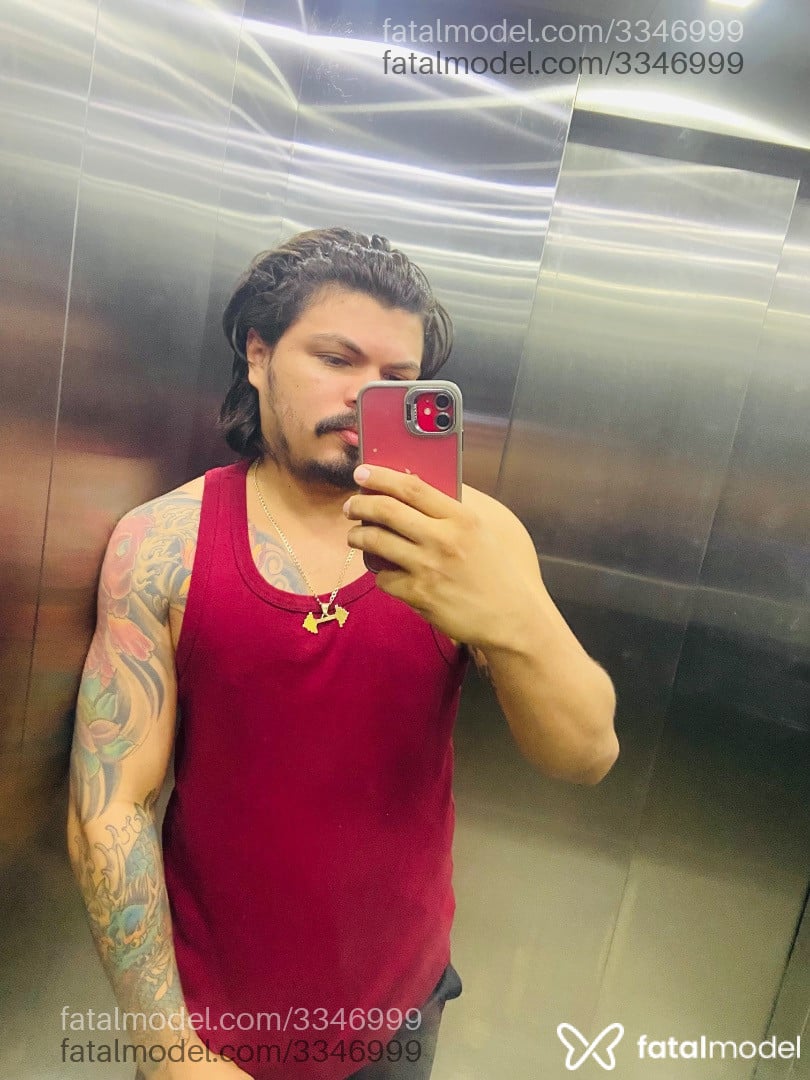 Acompanhante homem com cabelo castanho de olhos mel em Natal Acompanhante homem com cabelo castanho de olhos mel em Natal - Danilo Dutra